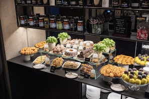 Free daily buffet breakfast