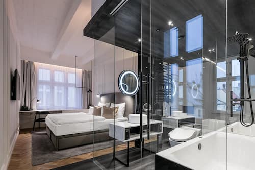 Baignoire, baignoire à remous, articles de toilette (gratuits)