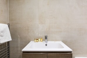 Bathroom sink - Functional Studio in Camberwell! 3b (London)