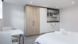 Premium bedding, iron/ironing board, free WiFi - Functional Studio in Camberwell! 3b (London)