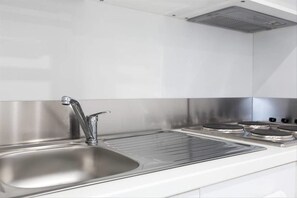 Full-sized fridge, cookware/dishes/utensils