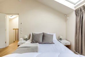 3 bedrooms, premium bedding, iron/ironing board, free WiFi - Luxury 3BR Home Wterrace by Kings Cross (London)