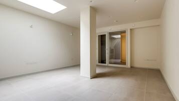 3 bedrooms, premium bedding, iron/ironing board, free WiFi