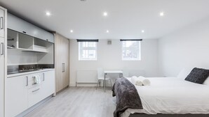 Room - Spacious Studio Flat - Camberwell! 2a (London)