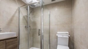 Bathroom - Spacious Studio Flat - Camberwell! 2a (London)