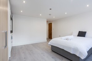 Premium bedding, iron/ironing board, free WiFi - Studio 2b · Functional & Bright Studio - Camberwell! (London)
