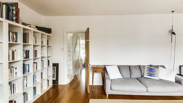 3 bedrooms, premium bedding, iron/ironing board