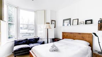 3 bedrooms, premium bedding, iron/ironing board, free WiFi