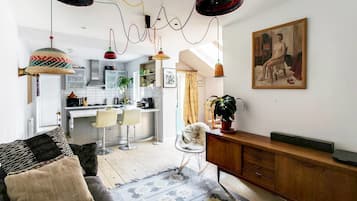 3 bedrooms, premium bedding, iron/ironing board, free WiFi