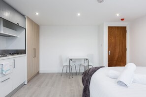Iron/ironing board, free WiFi - Bright Studio Flat - Camberwell! 3d (London)