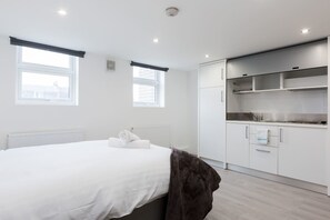 Iron/ironing board, free WiFi - Bright Studio Flat - Camberwell! 3d (London)