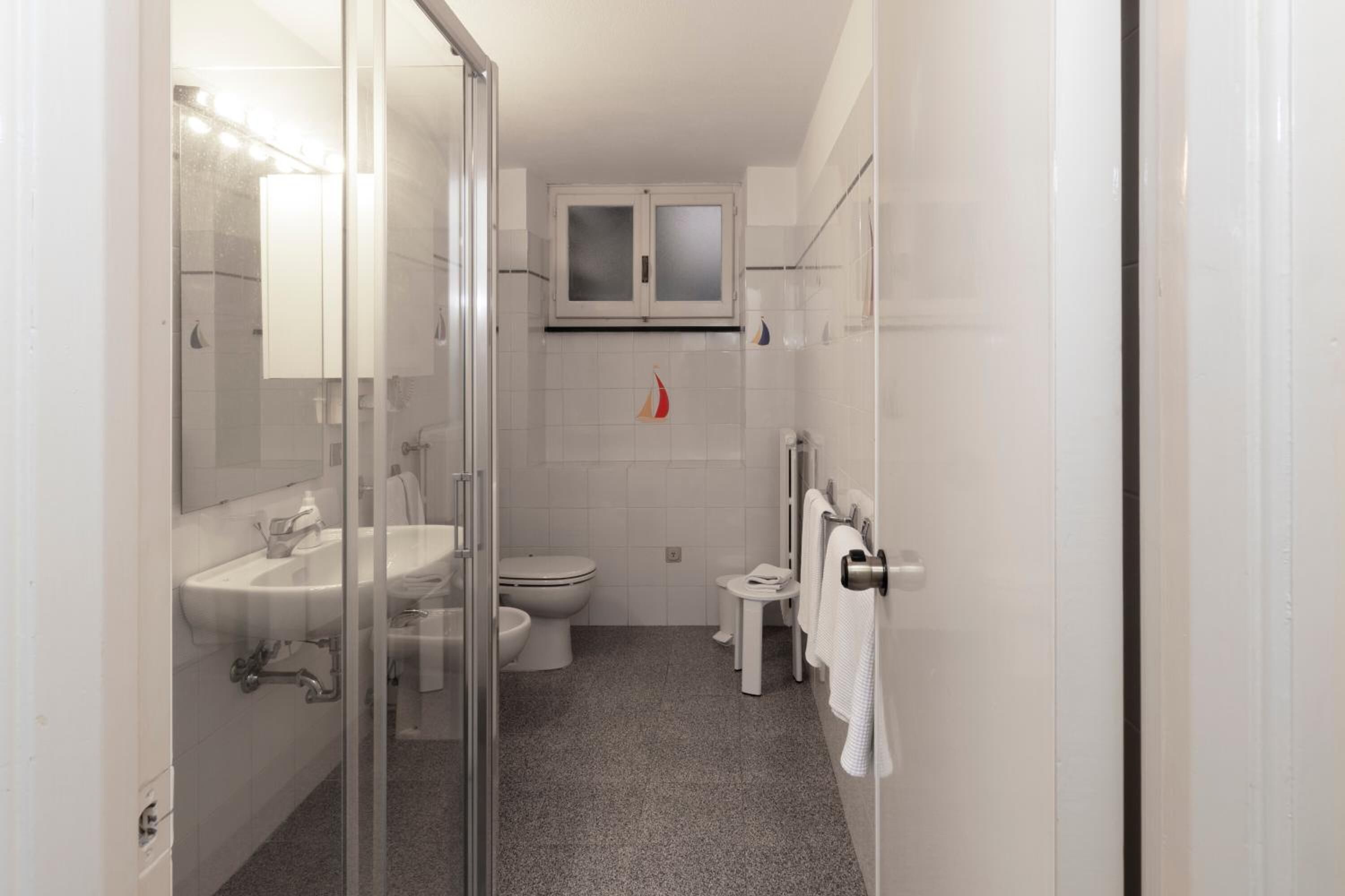 junior suite | bathroom | shower, rainfall showerhead, free toiletries, hair dryer