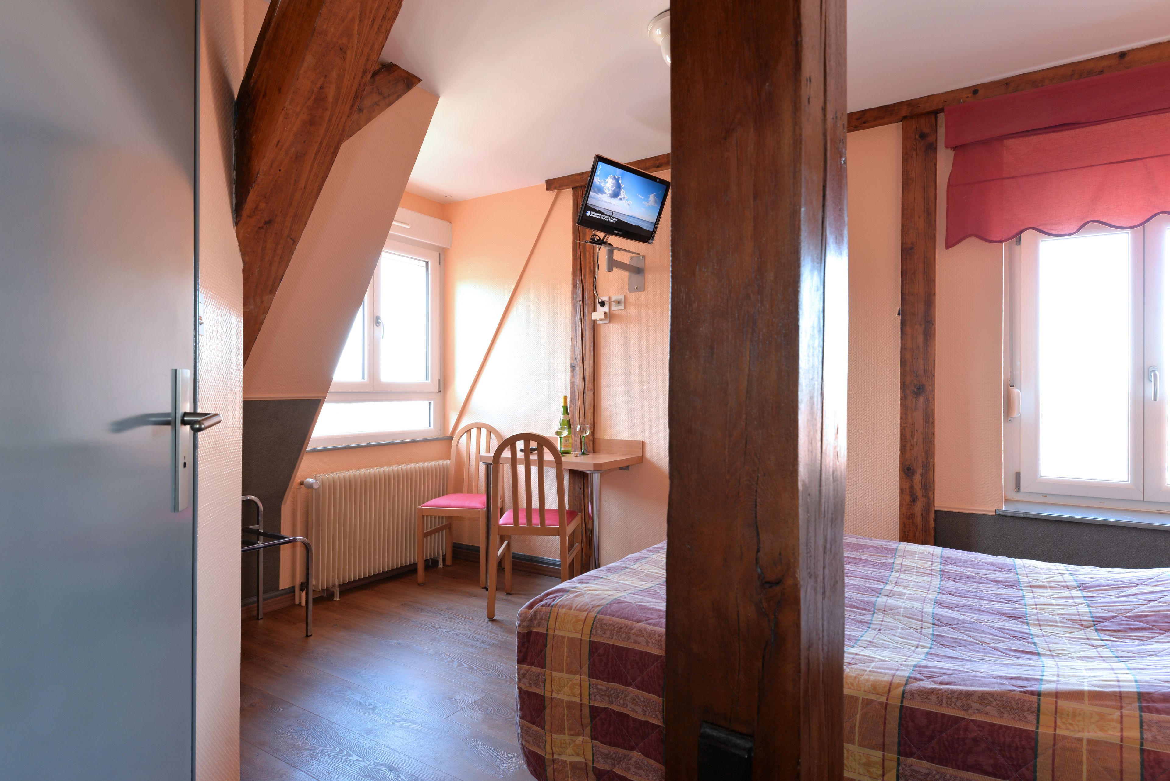 economy double room single use, 1 double bed | 1 bedroom, individually decorated, individually furnished, soundproofing