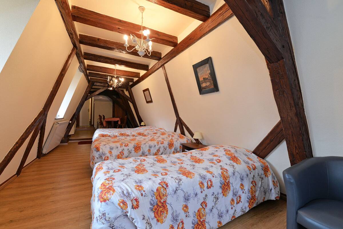 Habitación familiar | Sistema de insonorización, wifi gratis, decoración individual