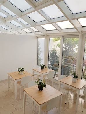 Termasuk sarapan Eropah setiap hari