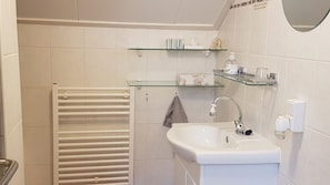 Basic Double Room, 1 Bedroom | Bathroom | Shower, hair dryer, towels