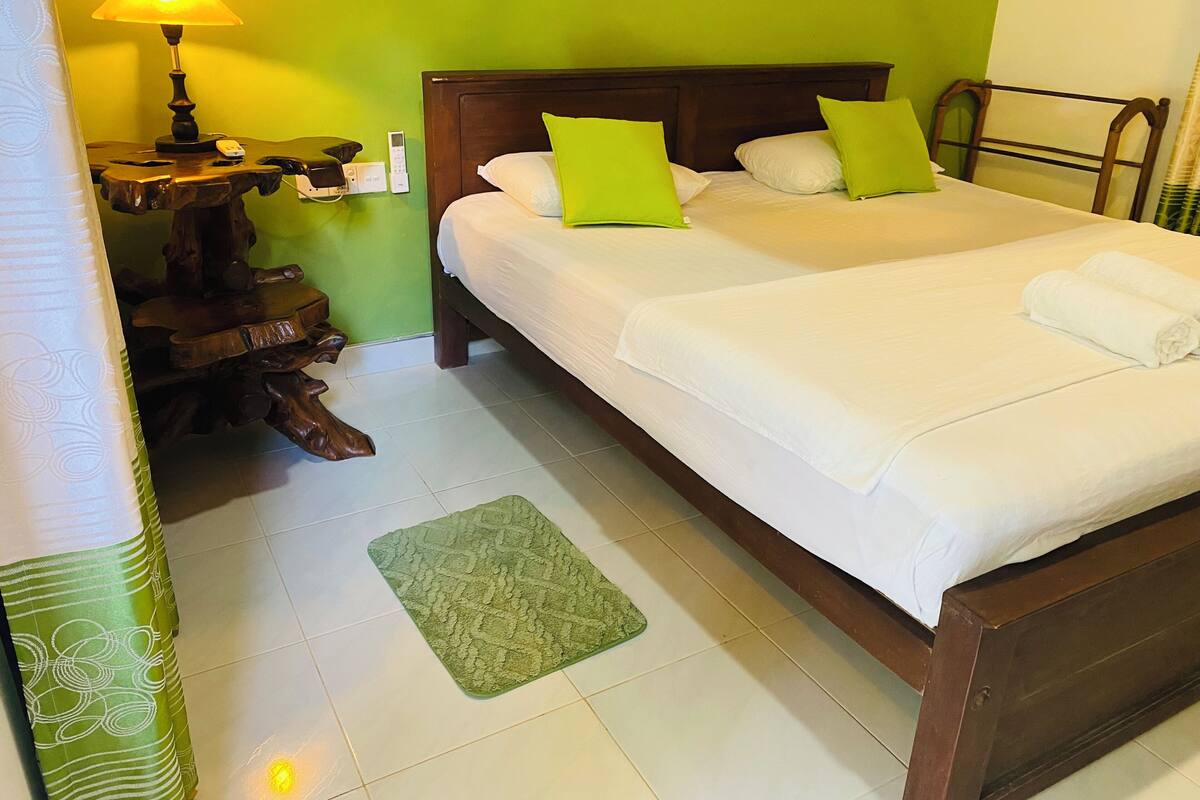 1 bedroom, Egyptian cotton sheets, in-room safe, desk