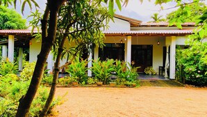 Front of property - Fairview Dill homestay (Sigiriya)
