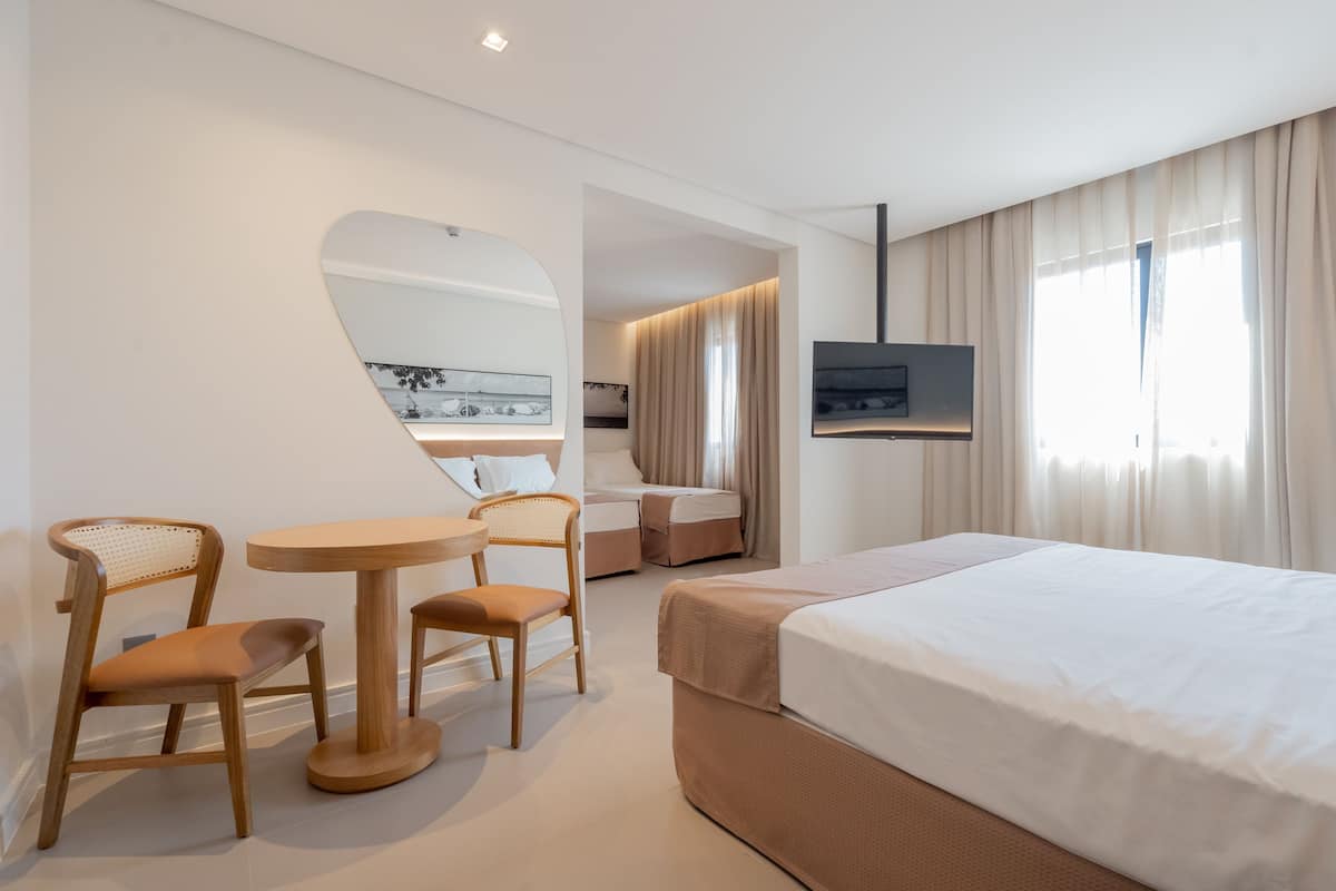Luxe kamer | 1 slaapkamer, een kluis op de kamer, verduisterende gordijnen