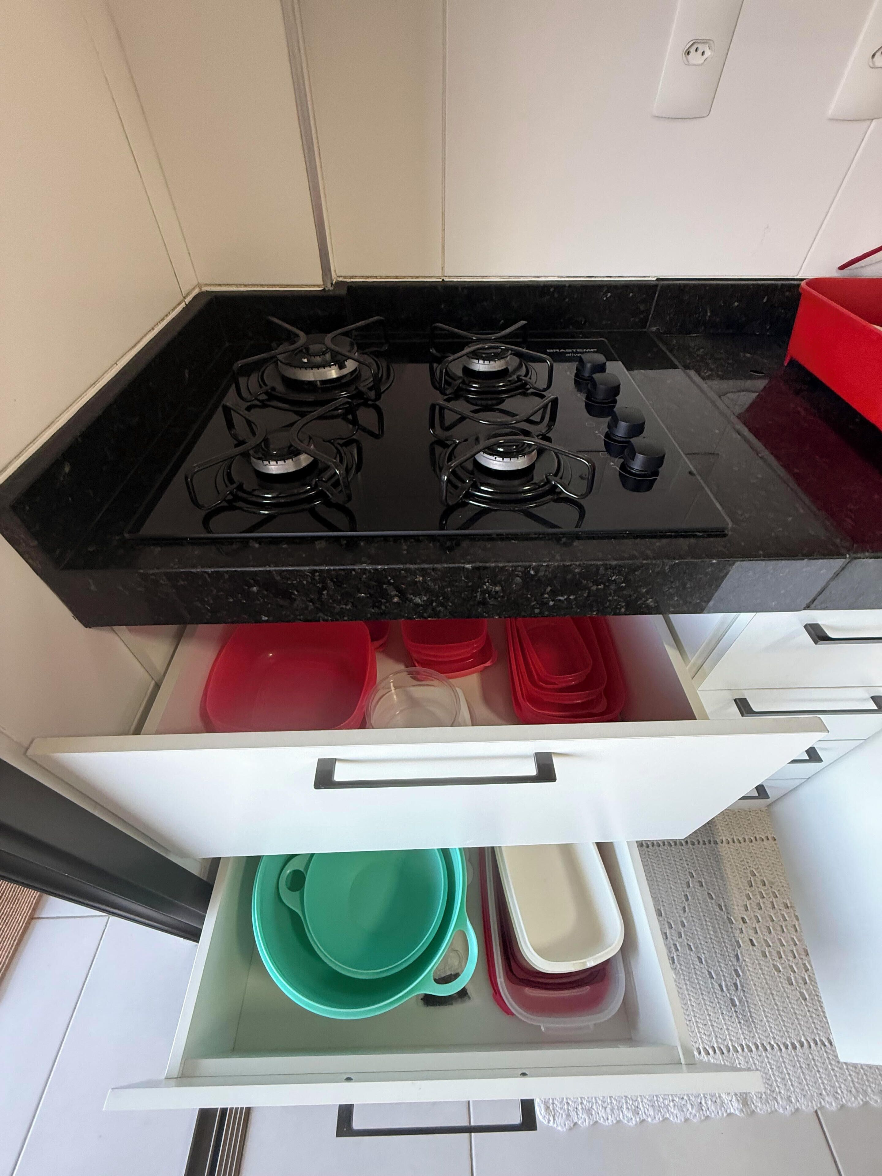 Appartement Club | Cuisine privée | Réfrigérateur, micro-ondes, four, plaque de cuisson