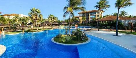 3 outdoor pools, free cabanas, pool umbrellas