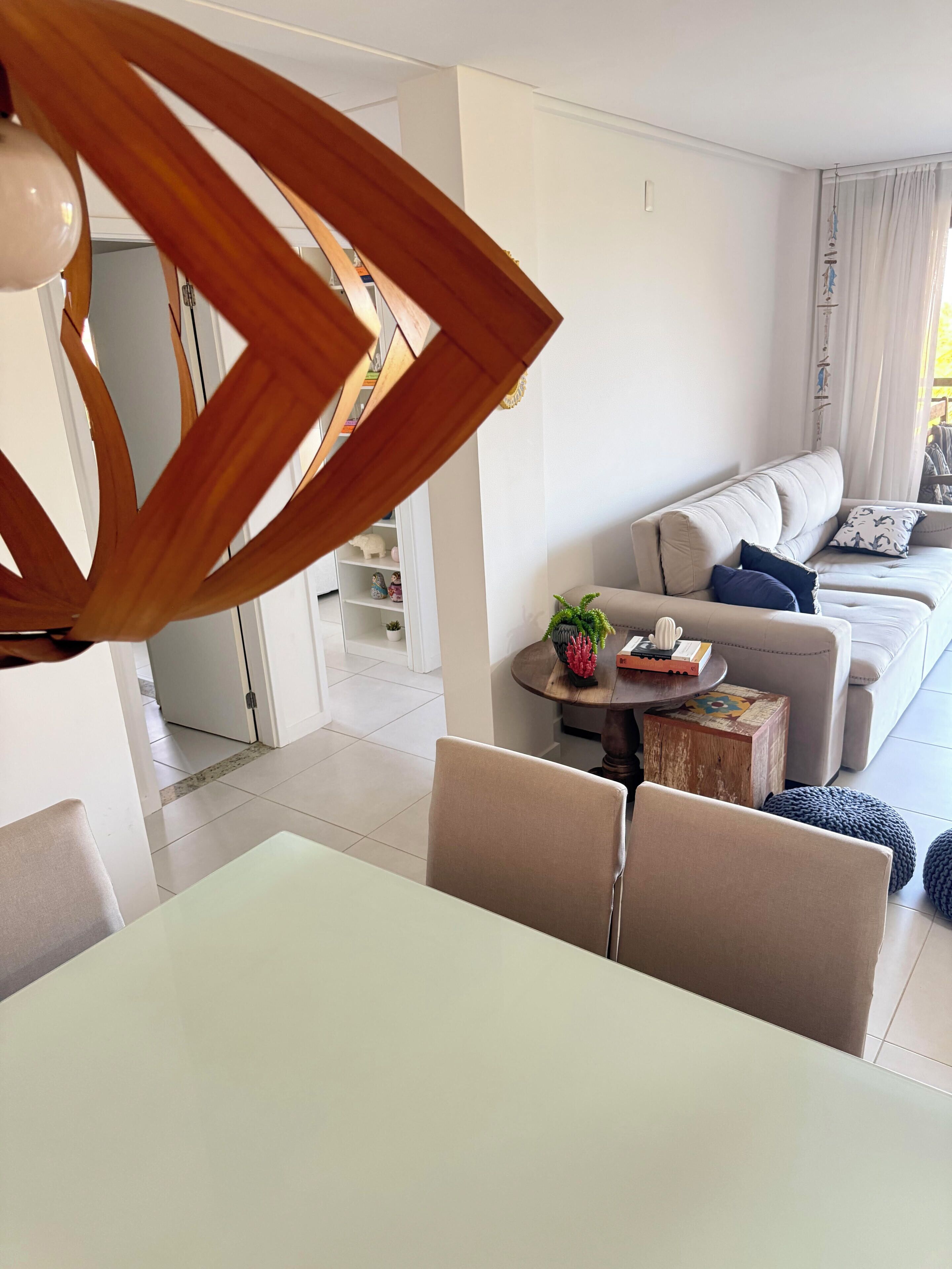 Apartamento club | Sala de estar | TV de tela plana 50 polegadas com canais a cabo, TV