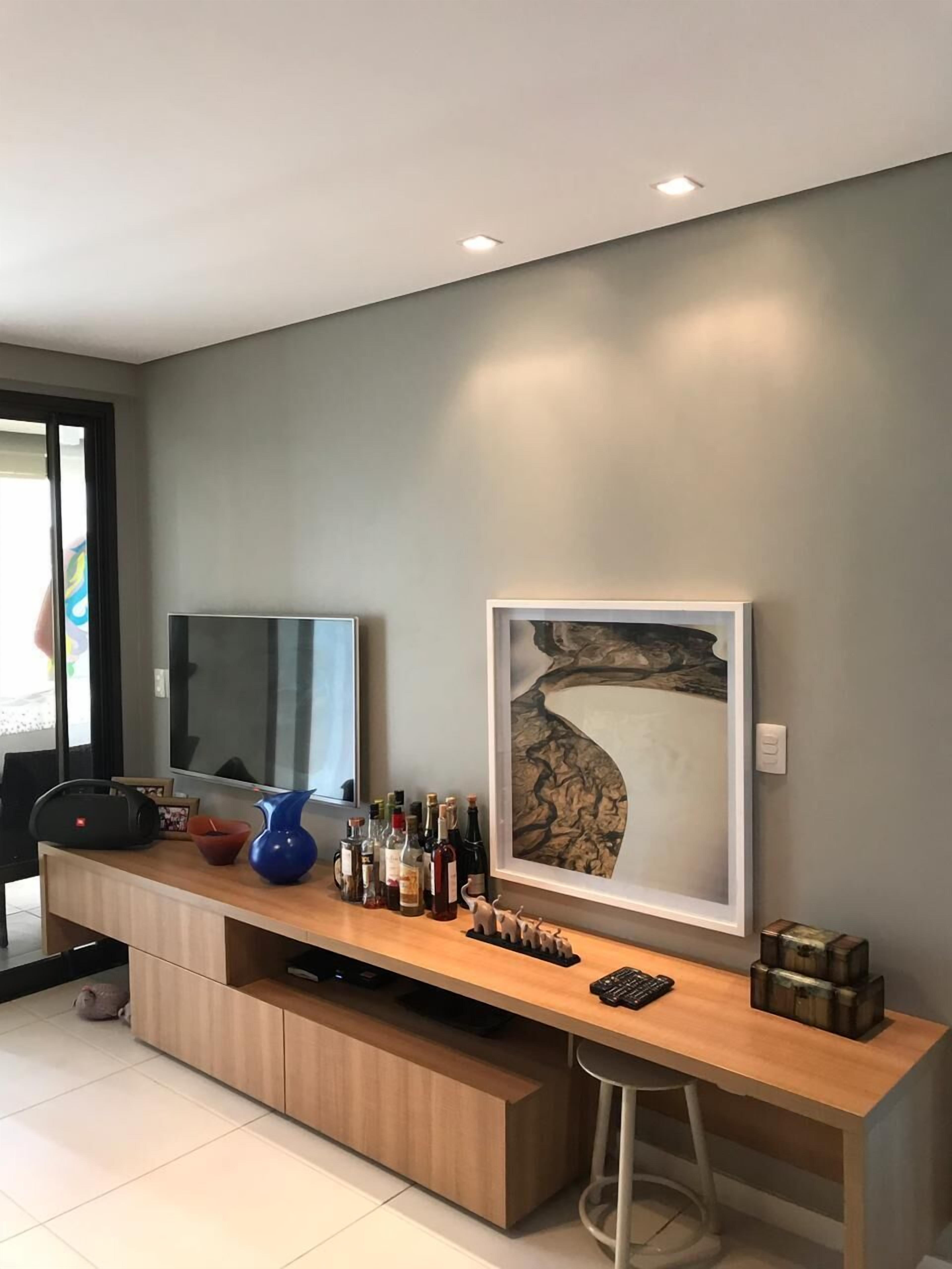 Apartamento club | Área de estar | TV de tela plana 50 polegadas com canais a cabo, TV