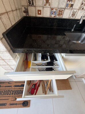 Fridge, microwave, oven, stovetop - Mandara Kauai Apartamento Maison 148 m2 (Aquiraz)