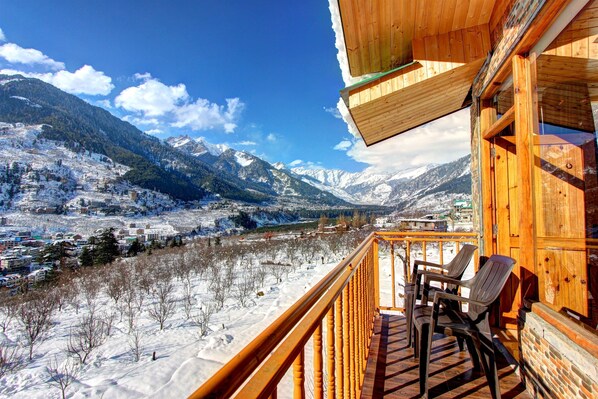 Exterior detail - Hotel Mountain Face by Snow City Hotels (Manali)