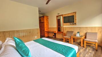 Deluxe Double Room, 1 Bedroom, Balcony, City View | Egyptian cotton sheets, premium bedding, desk, soundproofing
