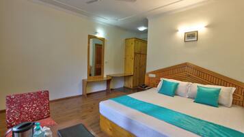Basic Room, Hill View | Egyptian cotton sheets, premium bedding, desk, soundproofing