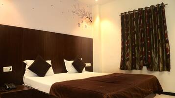 Két bảo mật tại phòng, trang bị nội thất với thiết kế riêng biệt, bàn