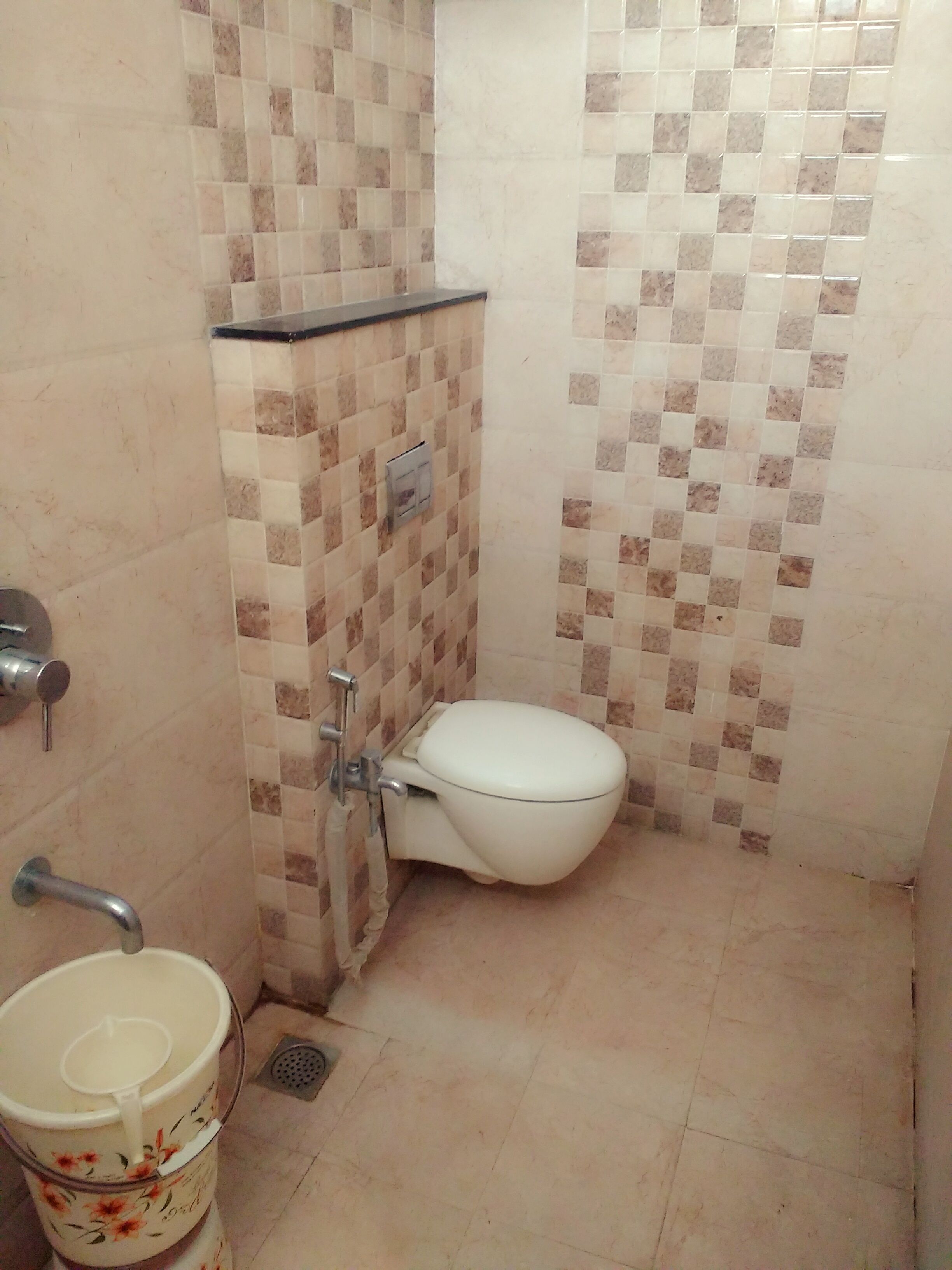 Baño | Ducha, zapatillas y toallas