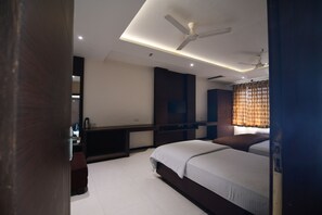 Coffres-forts dans les chambres, ameublement personnalisé, bureau