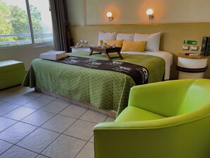 Bureau, rideaux occultants, fer et planche à repasser, Wi-Fi gratuit