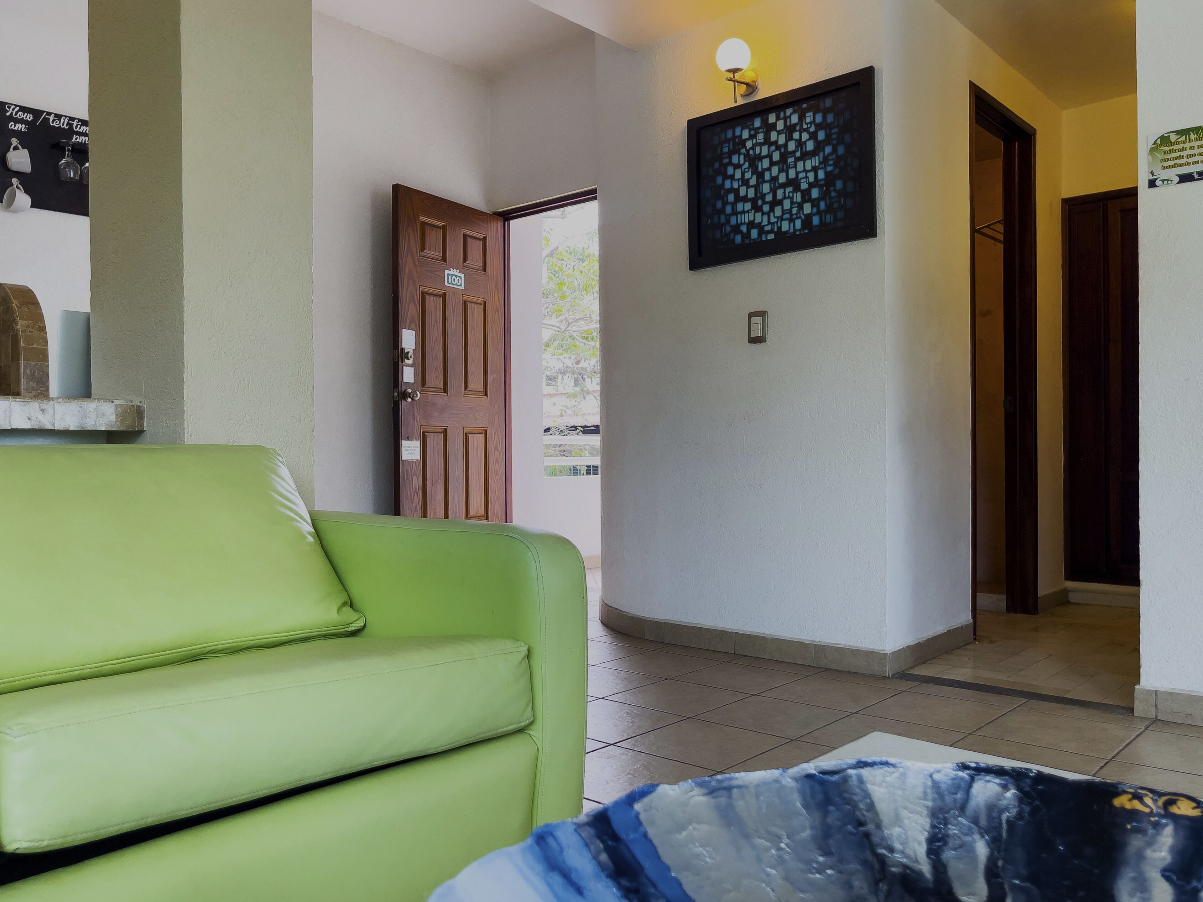 premium suite, bathtub, pool view | living area | 32-inch flat-screen tv with cable channels, tv, ping pong