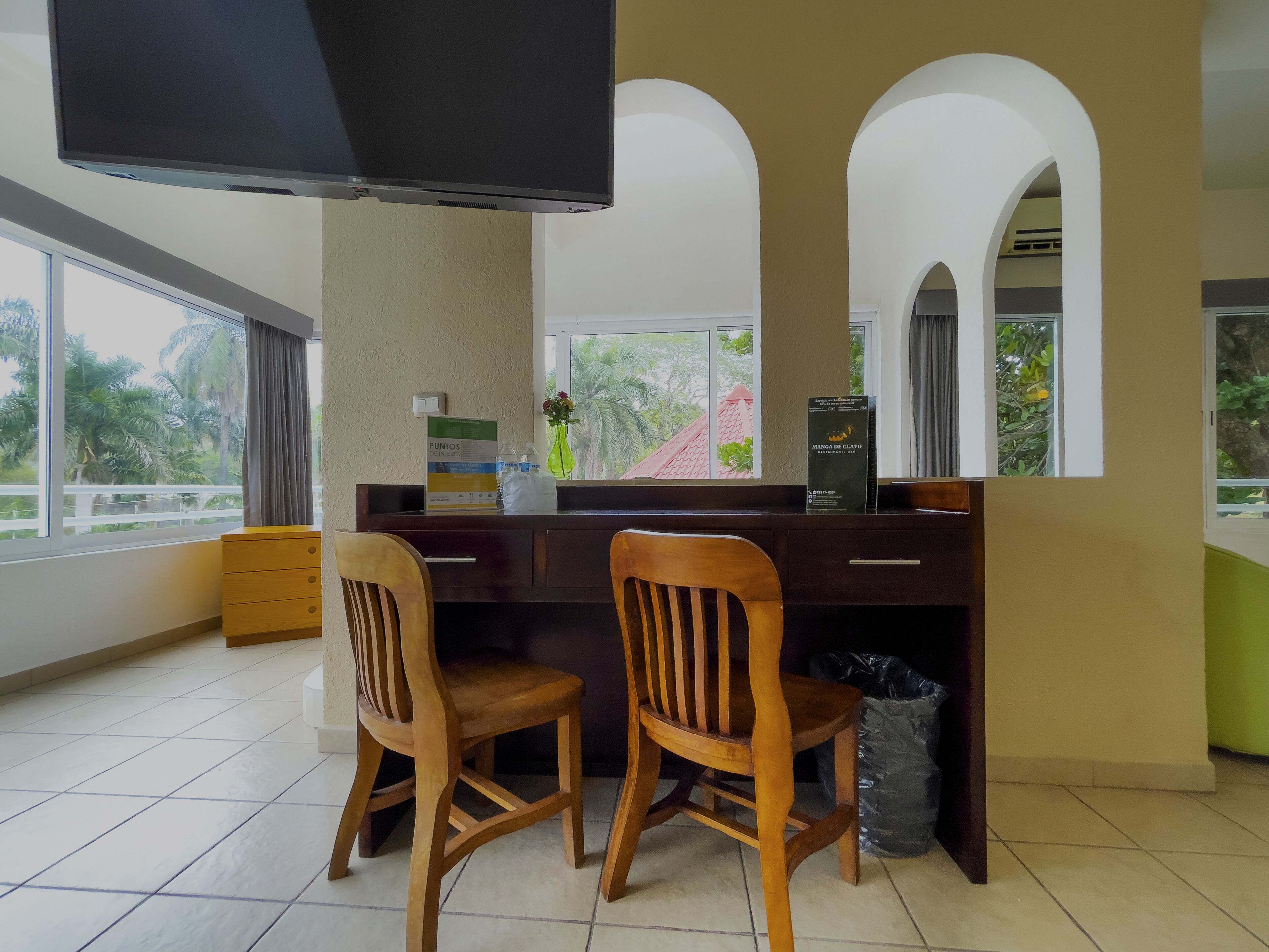 premium suite, bathtub, pool view | dining room