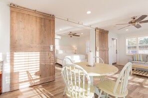 Einzelzimmer, 1 Queen-Bett und Schlafsofa, Flussblick