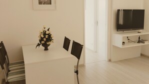 Apartment (K1X$02) | In-room dining