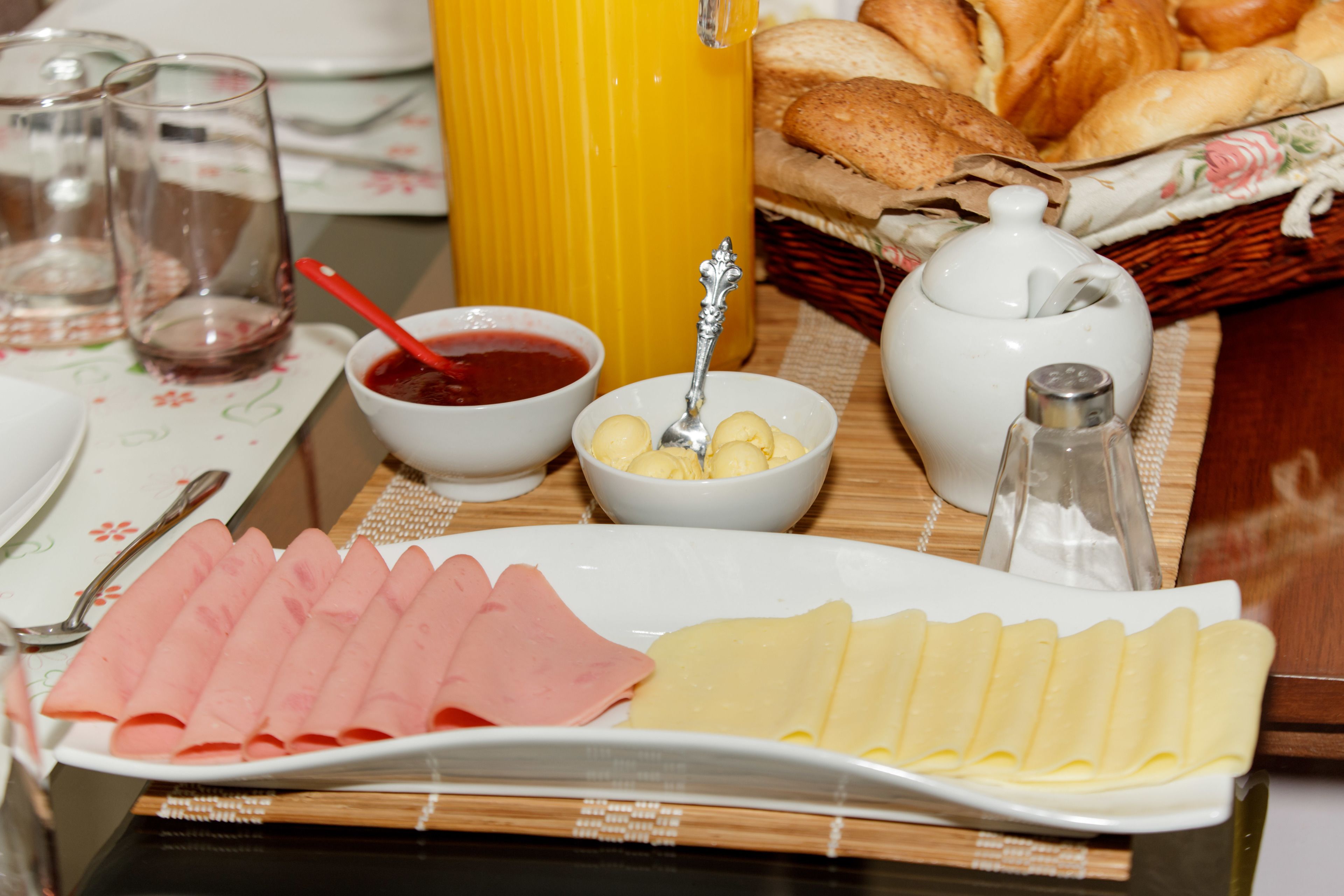 free daily full breakfast