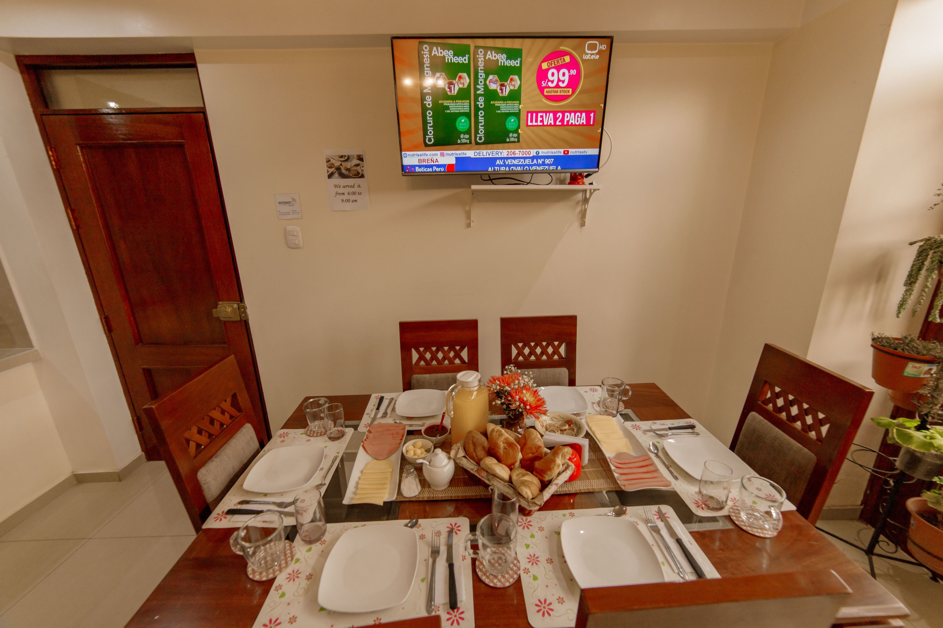 free daily full breakfast