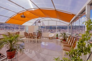 高级双人房, 1 张双人床, 城市景观 | 露台