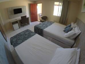 Triple Room | Minibar, iron/ironing board, free WiFi, bed sheets - Pousada Porto das Dunas (Aquiraz)