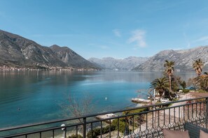 舒适公寓, 2 间卧室, 阳台, 海景 | 2 多间卧室、防过敏的被褥、客房内保险箱、办公桌