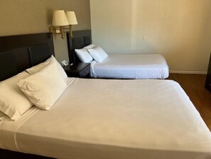 Basic Double Room | Desk, laptop workspace, bed sheets - Posh Inn & Suites (Wisconsin Rapids)