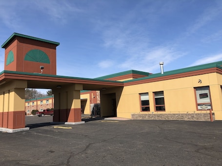 Exterior. Posh Inn & Suites