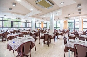 Dîner et souper servis sur place, cuisine italienne