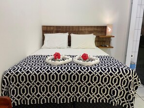 Schreibtisch, schallisolierte Zimmer