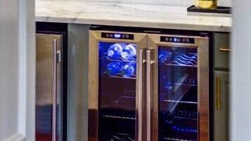 Fridge, oven, coffee/tea maker, cookware/dishes/utensils