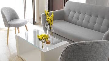 Suite junior | Área de sala de estar | Televisión de pantalla plana y películas con cargo